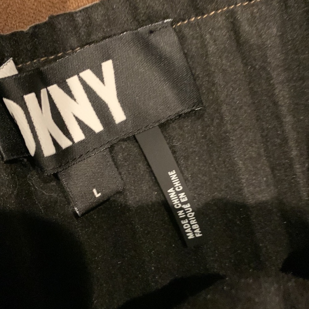 TT: DKNY Faux Leather Caper Pleated Skirt - Picture 13 of 13